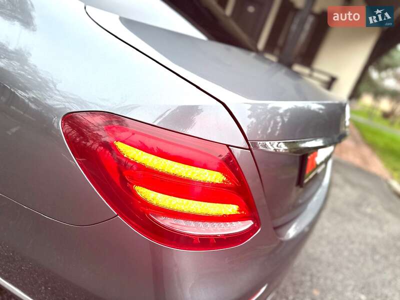 Седан Mercedes-Benz E-Class 2018 в Києві