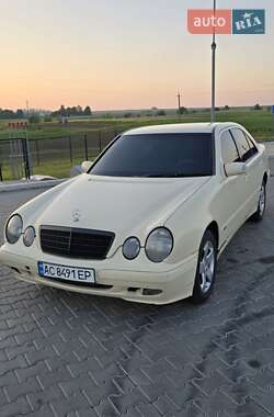 Седан Mercedes-Benz E-Class 2002 в Горохове