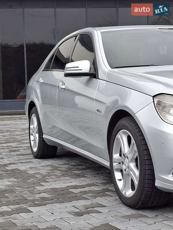 Седан Mercedes-Benz E-Class 2010 в Чернівцях