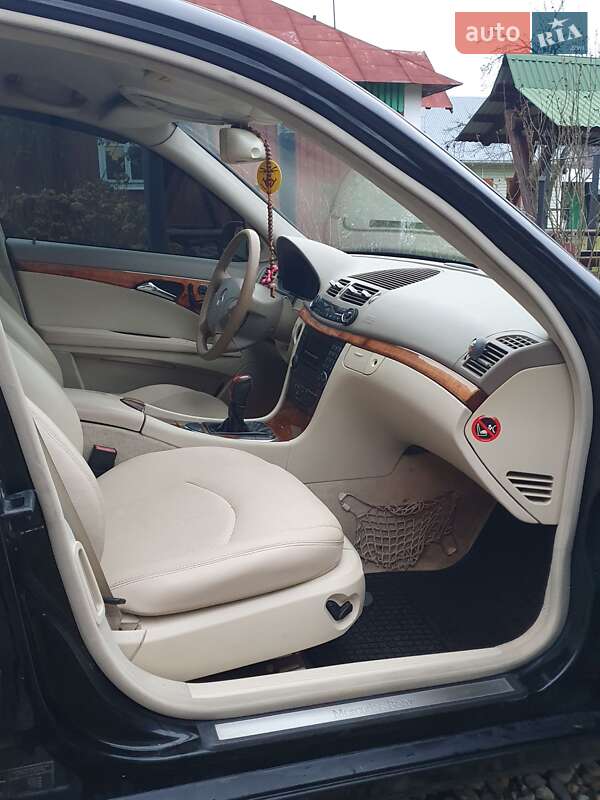 Седан Mercedes-Benz E-Class 2003 в Косове фото 41 Седан Mercedes-Benz E-Class 2003 в Косове
