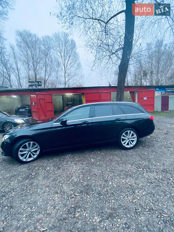 Универсал Mercedes-Benz E-Class 2016 в Киеве