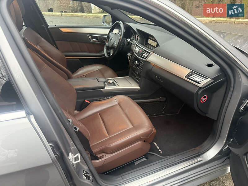 Седан Mercedes-Benz E-Class 2009 в Чернівцях