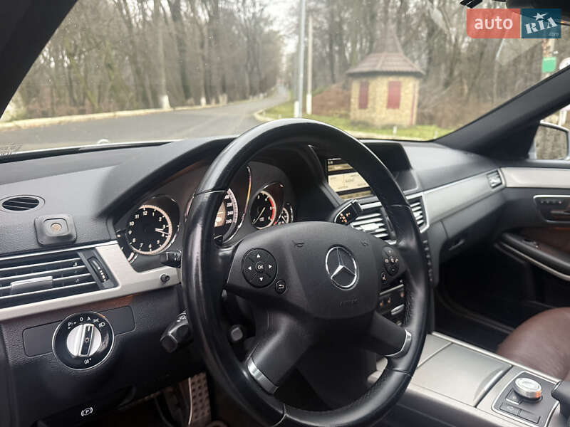 Седан Mercedes-Benz E-Class 2009 в Чернівцях