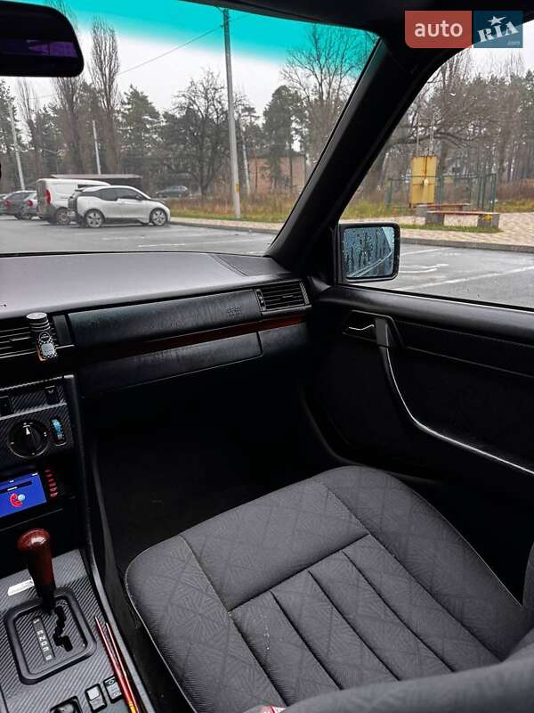 Седан Mercedes-Benz E-Class 1994 в Чернигове