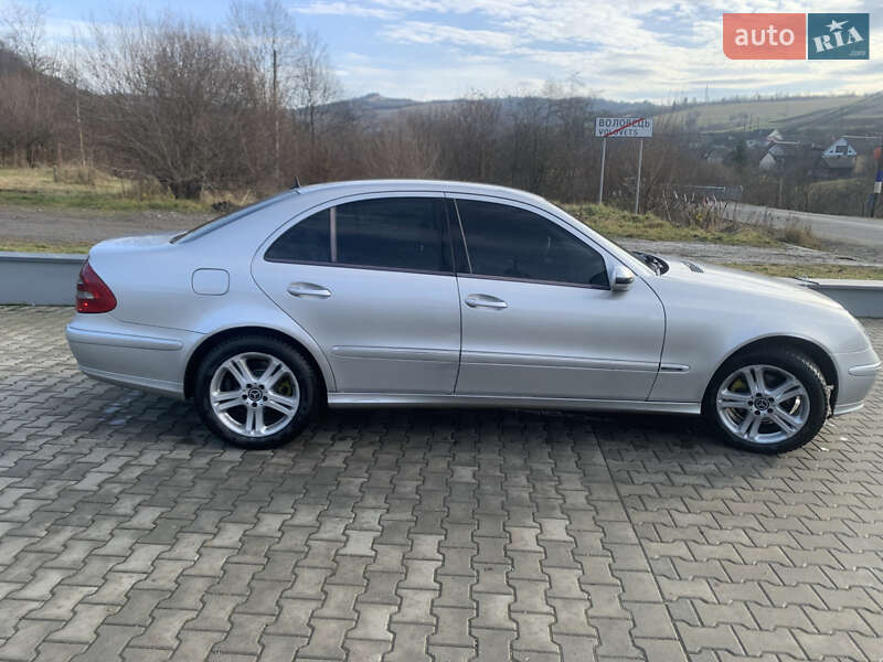 Седан Mercedes-Benz E-Class 2003 в Сваляве