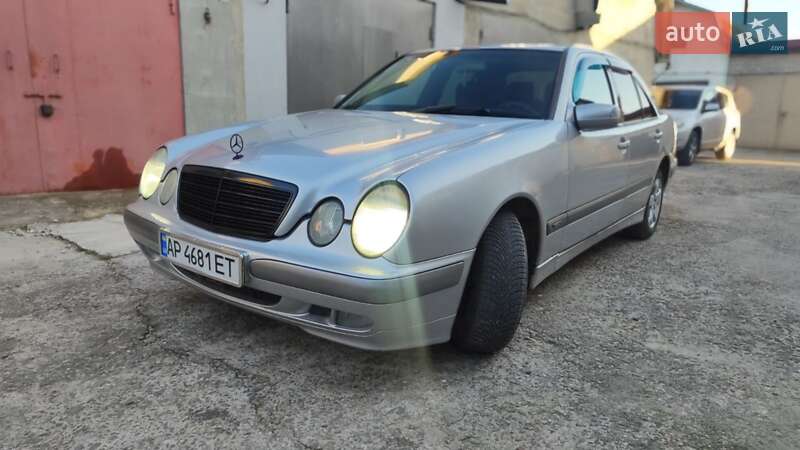 Седан Mercedes-Benz E-Class 2000 в Новояворовске