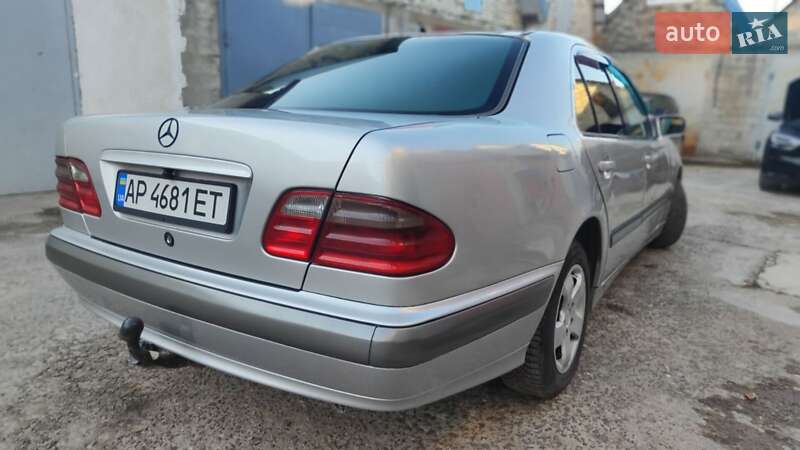 Седан Mercedes-Benz E-Class 2000 в Новояворовске