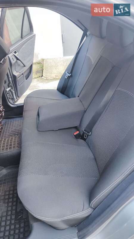 Седан Mercedes-Benz E-Class 2000 в Новояворовске