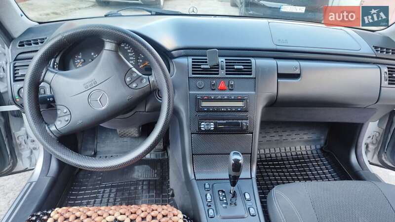 Седан Mercedes-Benz E-Class 2000 в Новояворовске