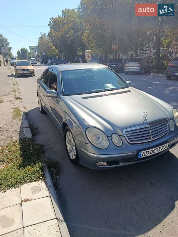 Седан Mercedes-Benz E-Class 2004 в Могилев-Подольске
