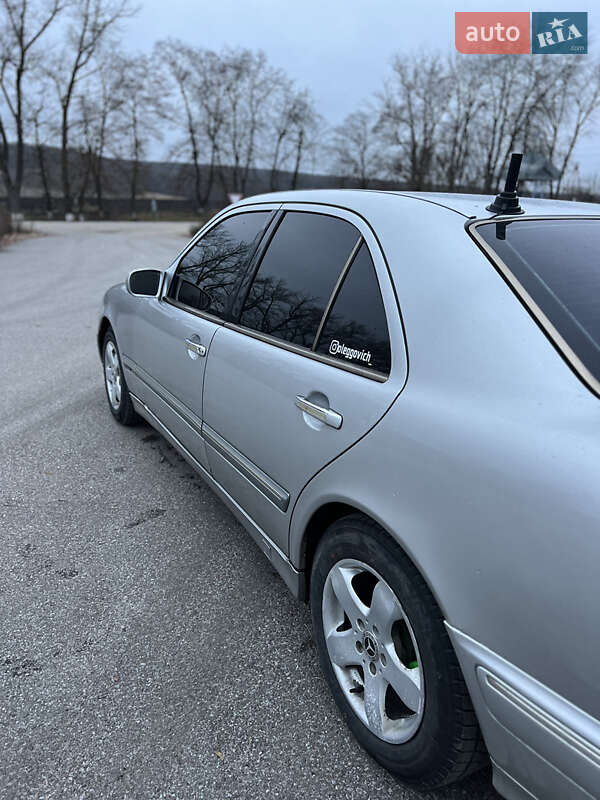 Седан Mercedes-Benz E-Class 2000 в Сокирянах