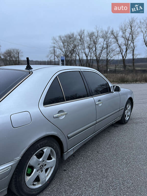Седан Mercedes-Benz E-Class 2000 в Сокирянах