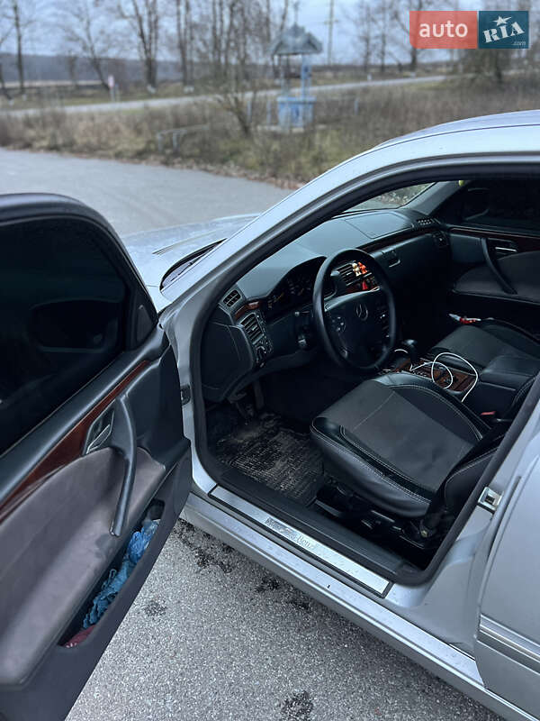Седан Mercedes-Benz E-Class 2000 в Сокирянах