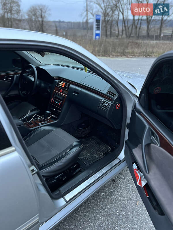 Седан Mercedes-Benz E-Class 2000 в Сокирянах