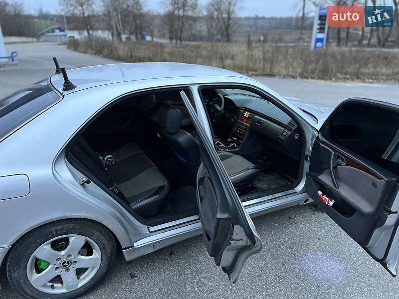 Седан Mercedes-Benz E-Class 2000 в Сокирянах