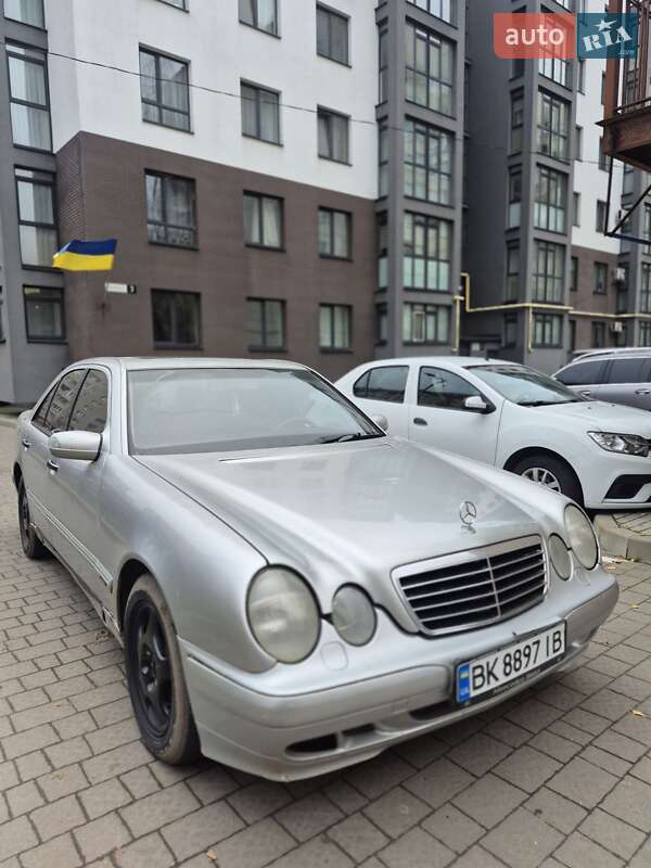 Седан Mercedes-Benz E-Class 2000 в Львові