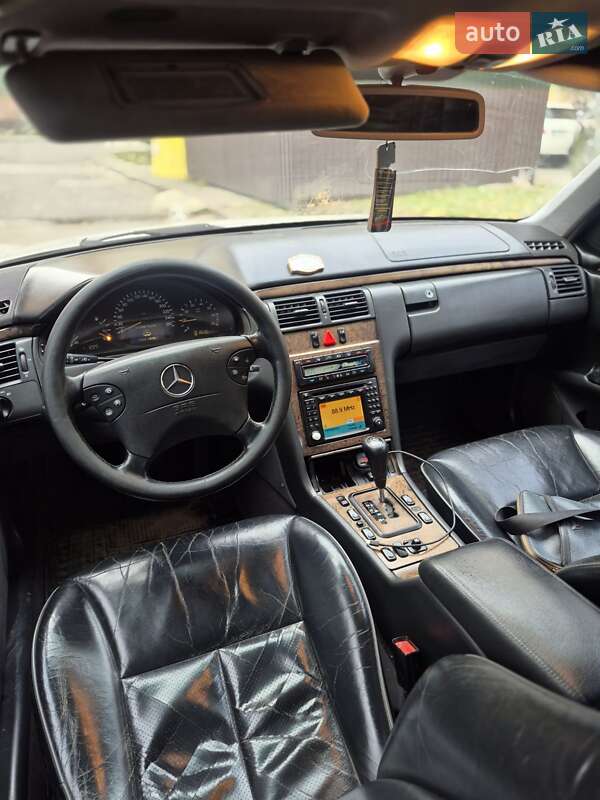 Седан Mercedes-Benz E-Class 2000 в Львові