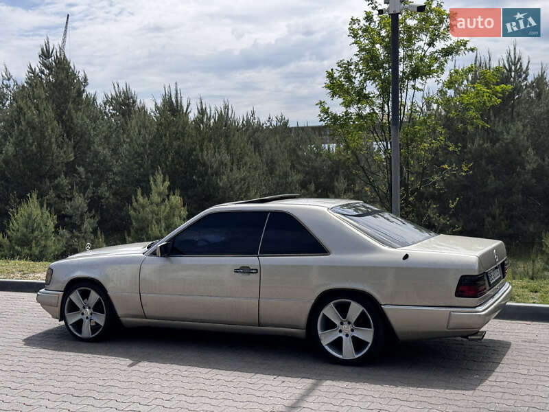 Купе Mercedes-Benz E-Class 1992 в Чернигове фото Купе Mercedes-Benz E-Class 1992 в Чернигове