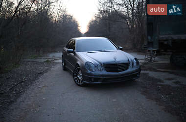 Седан Mercedes-Benz E-Class 2002 в Днепре