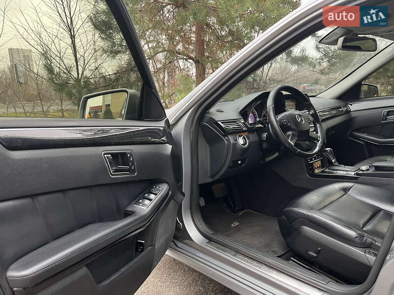 Седан Mercedes-Benz E-Class 2011 в Киеве фото 3 Седан Mercedes-Benz E-Class 2011 в Киеве