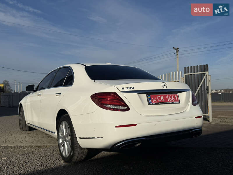 Седан Mercedes-Benz E-Class 2017 в Новояворовске
