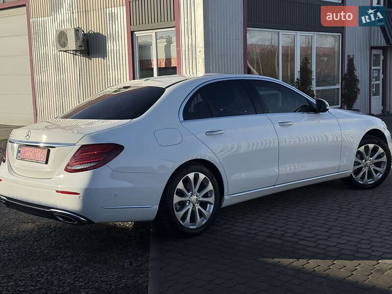 Седан Mercedes-Benz E-Class 2017 в Новояворовске