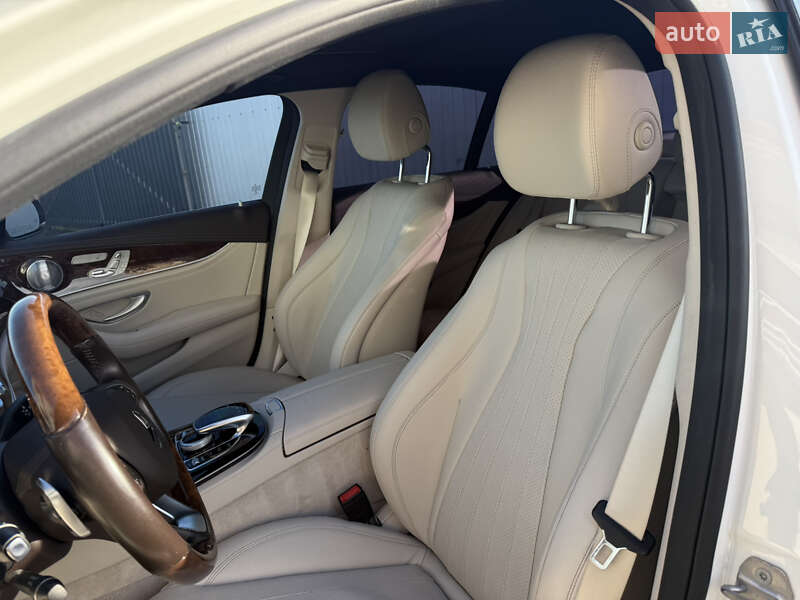 Седан Mercedes-Benz E-Class 2017 в Новояворовске