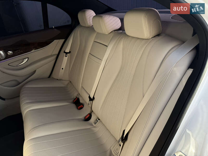 Седан Mercedes-Benz E-Class 2017 в Новояворовске