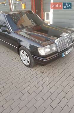 Седан Mercedes-Benz E-Class 1991 в Полонном