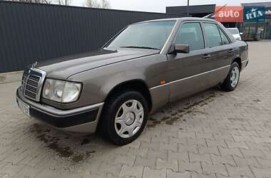 Седан Mercedes-Benz E-Class 1993 в Черновцах