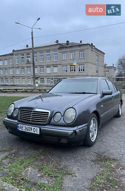 Седан Mercedes-Benz E-Class 1999 в Кривом Роге