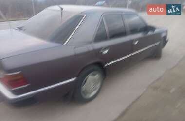 Седан Mercedes-Benz E-Class 1991 в Косові