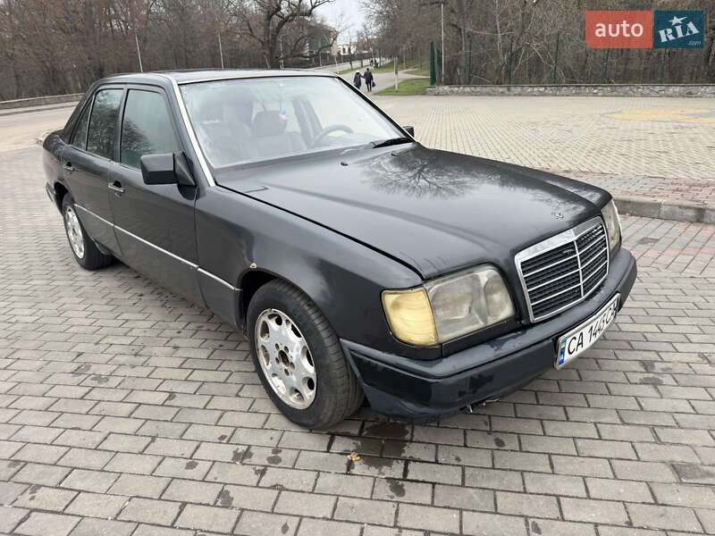 Седан Mercedes-Benz E-Class 1993 в Смілі фото 3 Седан Mercedes-Benz E-Class 1993 в Смілі