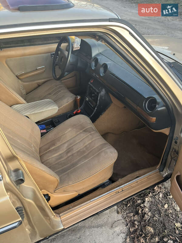 Седан Mercedes-Benz E-Class 1983 в Василькові