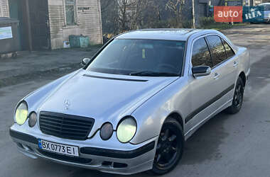 Седан Mercedes-Benz E-Class 2001 в Черновцах