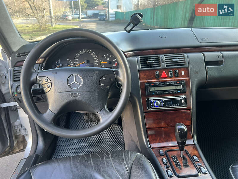 Седан Mercedes-Benz E-Class 2000 в Черновцах