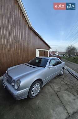 Седан Mercedes-Benz E-Class 2000 в Глибокій