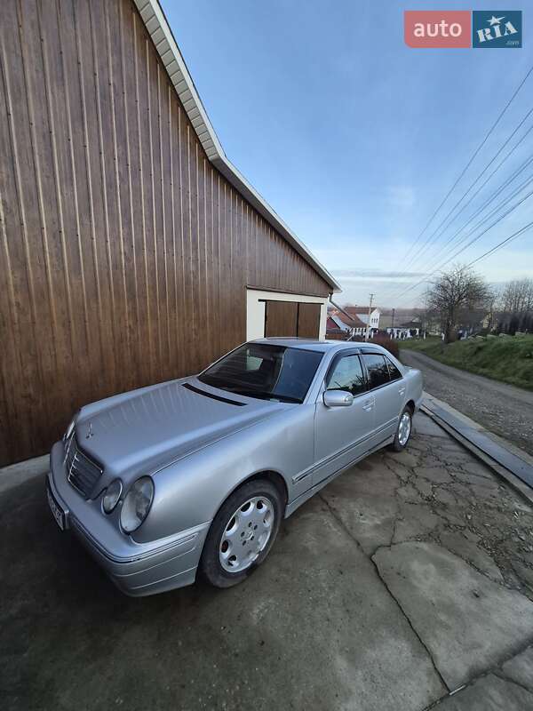 Mercedes-Benz E-Class 2000 Mercedes-Benz E-Class 2000