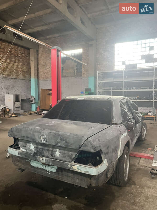 Седан Mercedes-Benz E-Class 1990 в Іванкові
