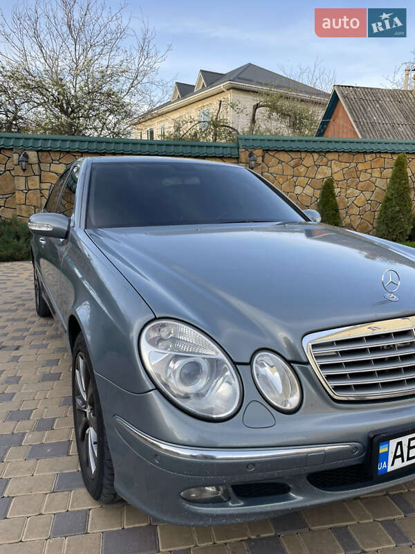 Седан Mercedes-Benz E-Class 2005 в Могилів-Подільському