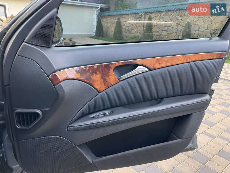 Седан Mercedes-Benz E-Class 2005 в Могилів-Подільському