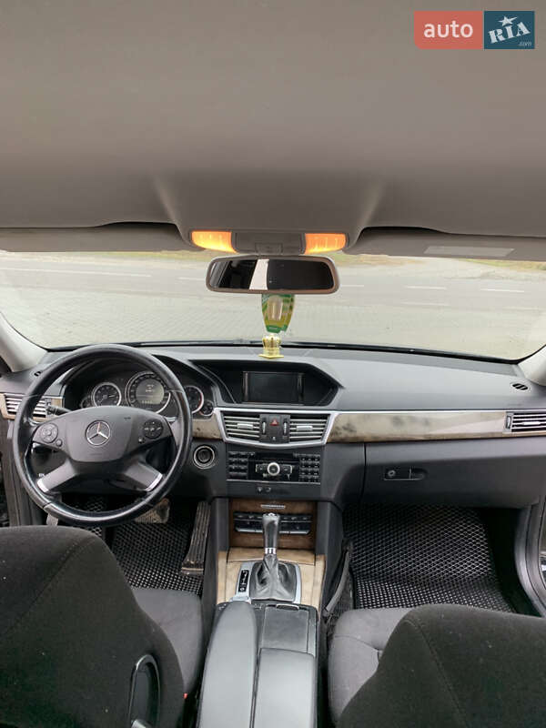 Седан Mercedes-Benz E-Class 2009 в Виноградові