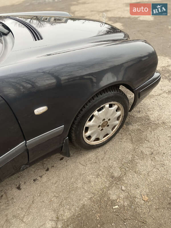 Седан Mercedes-Benz E-Class 1996 в Тростянці