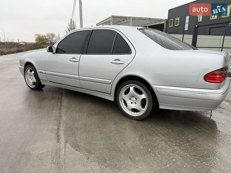 Седан Mercedes-Benz E-Class 2001 в Києві