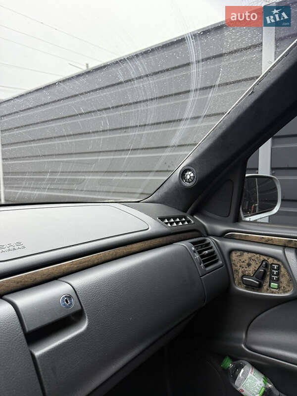 Седан Mercedes-Benz E-Class 2001 в Києві