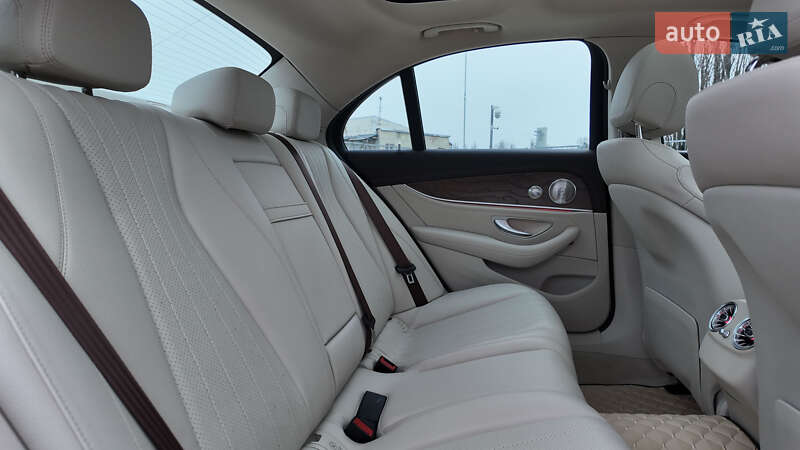 Седан Mercedes-Benz E-Class 2016 в Києві