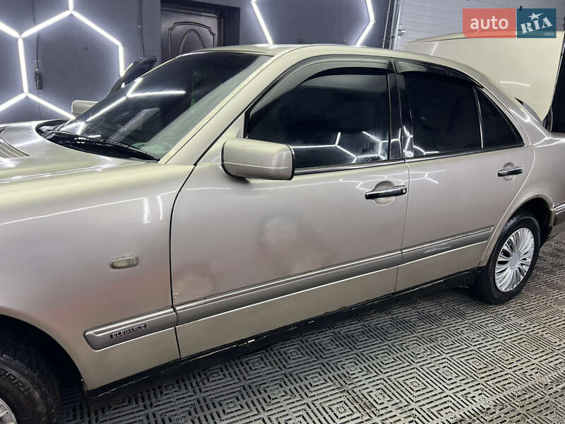 Седан Mercedes-Benz E-Class 1996 в Одессе