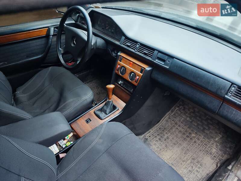 Седан Mercedes-Benz E-Class 1992 в Бердичеві
