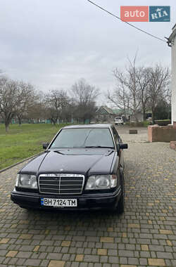 Седан Mercedes-Benz E-Class 1993 в Сараті