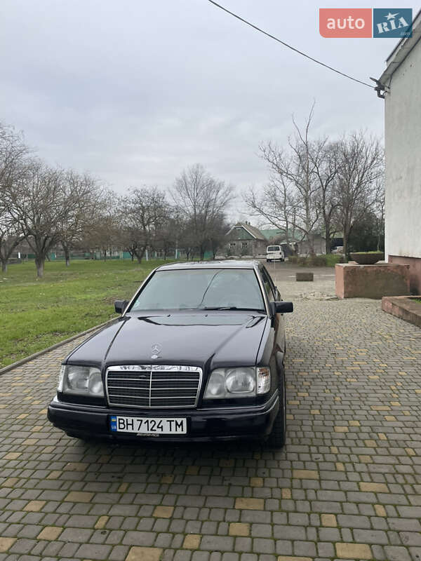 Mercedes-Benz E-Class 1993